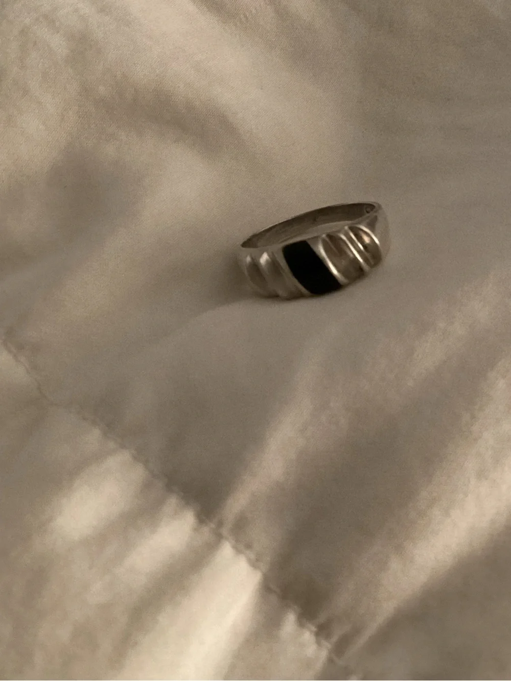 VTG silver Ring inlayed Onyx and Twisted Silver Detailed Authentic Stone